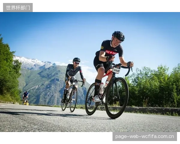为应对频繁迁徙,法国后勤团队需精简装备,同时确保球员能随时获得冰敷等恢复治疗。 为应对频繁迁徙,法国后勤团队需精简装备,同时确保球员能随时获得冰敷等恢复治疗。